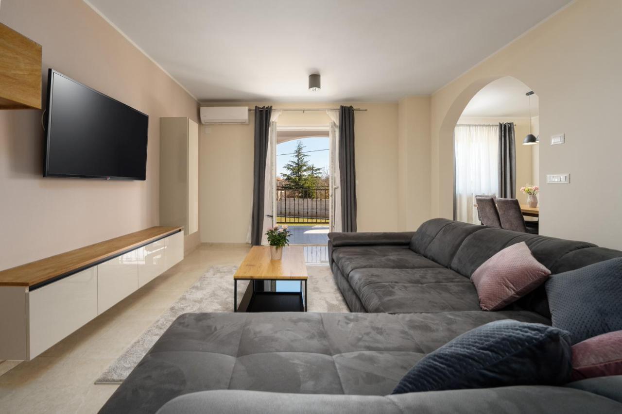 Holiday House Leana Pazin Zewnętrze zdjęcie