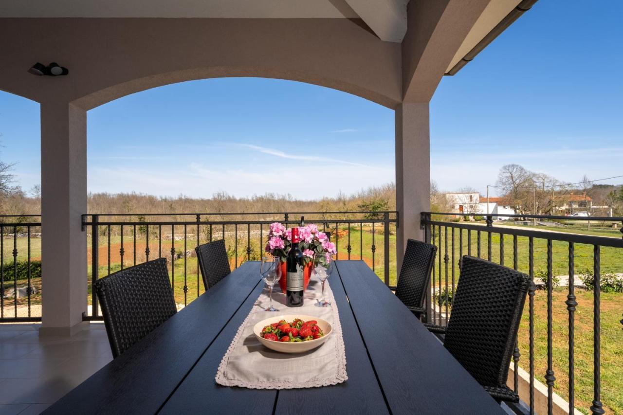 Holiday House Leana Pazin Zewnętrze zdjęcie