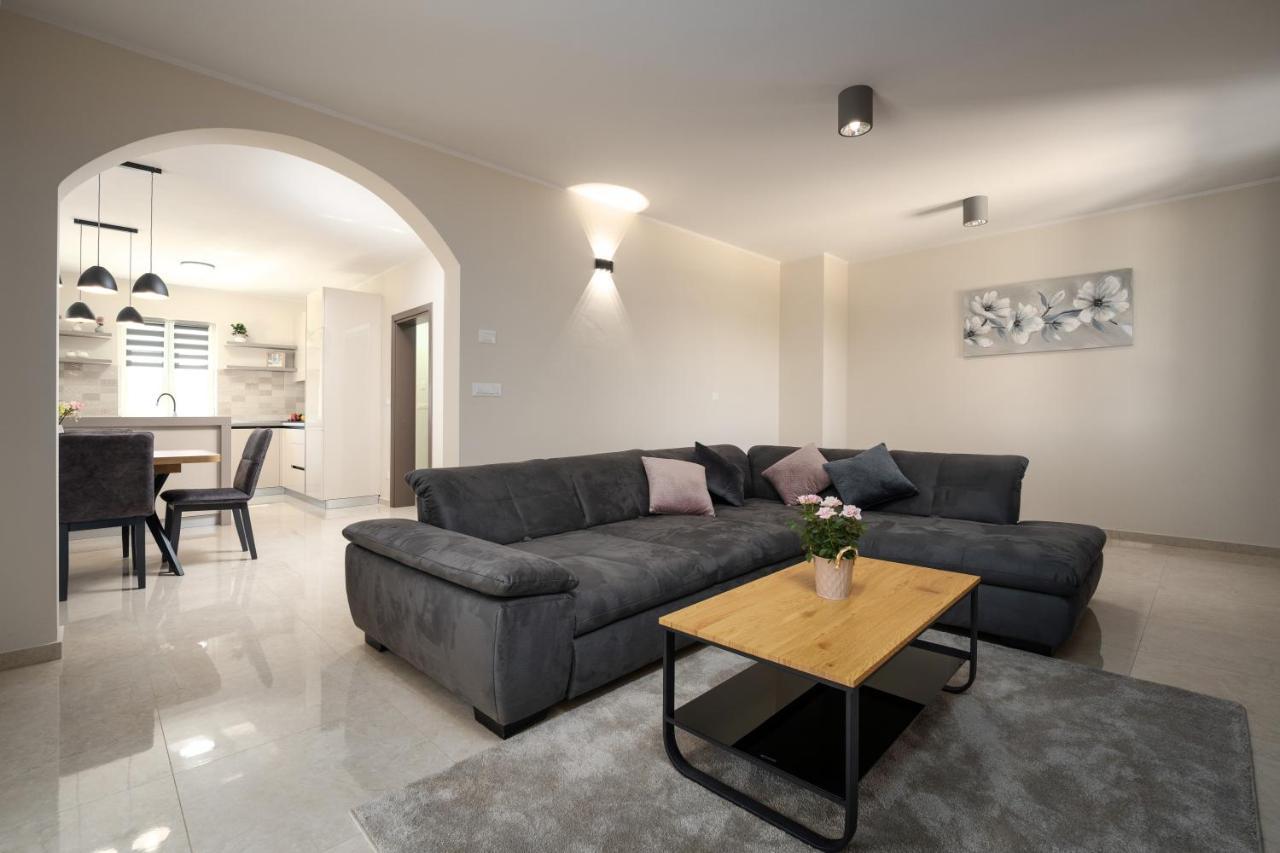 Holiday House Leana Pazin Zewnętrze zdjęcie